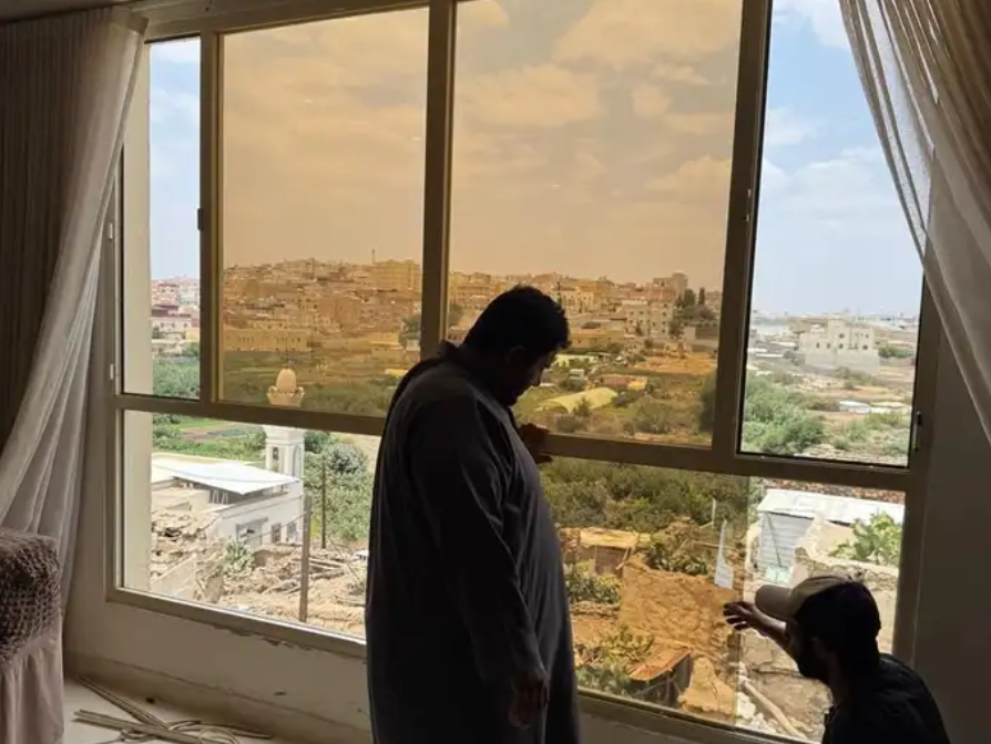باب حديد وشباك المنيوم