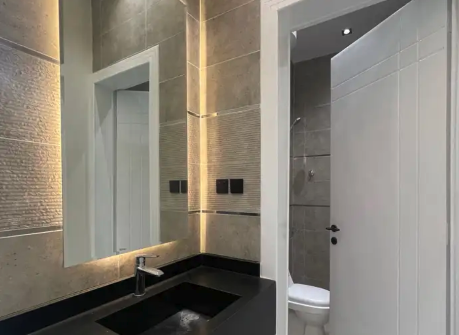 للبيع شقه علويه بسطح خاص ومصعد جاهز 480 الف ابها البديع