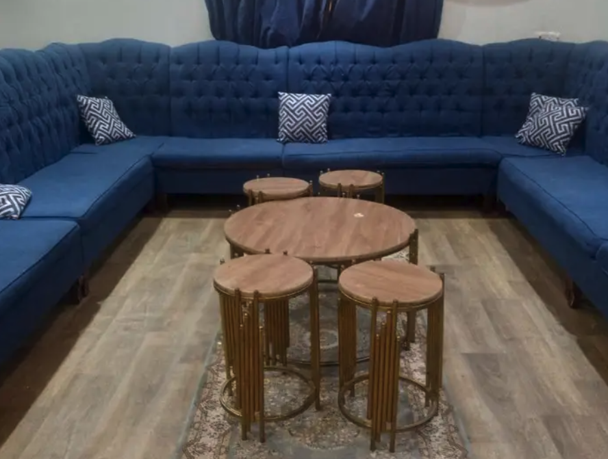 كنب للبيع قابل للتفاوض