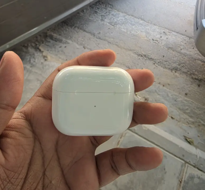 Iphone 11 64gb with 80%battery life and Airpods 3rd gen