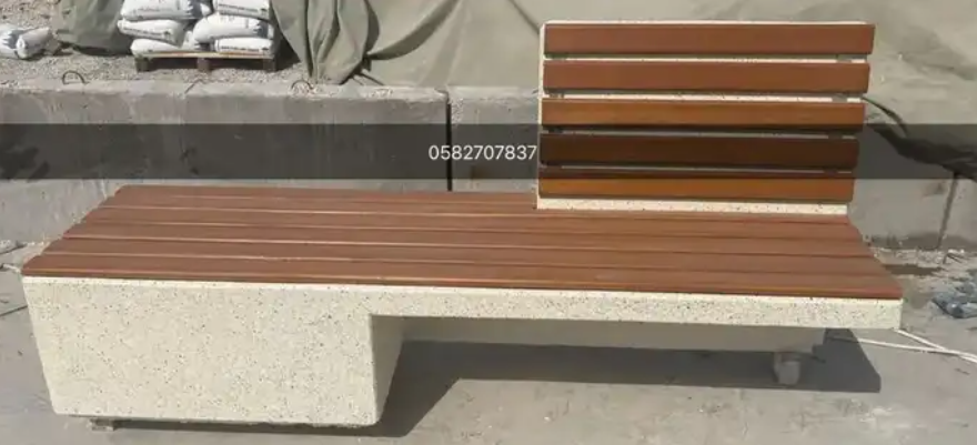 حاويات نفايات وكراسي خرسانية