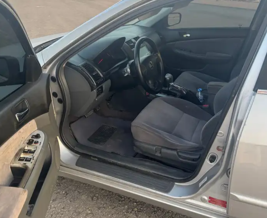 هوندا اكورد 2004 فضي مستعمل