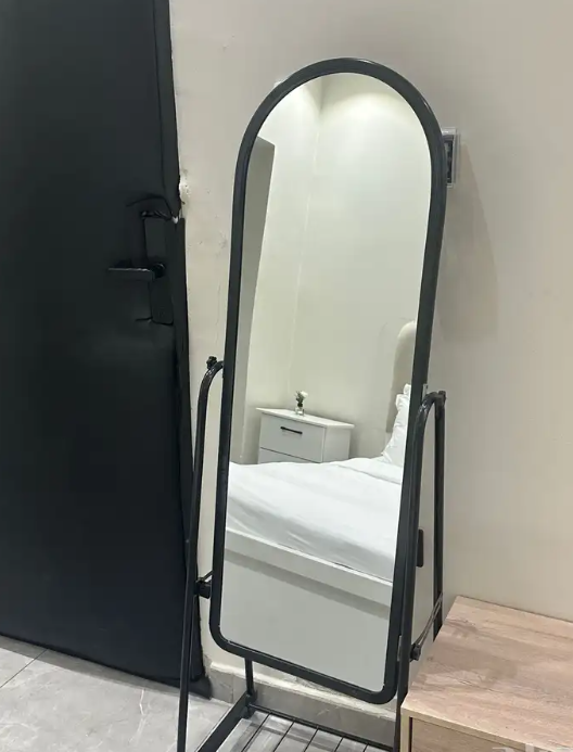 للبيع اثاث استديو