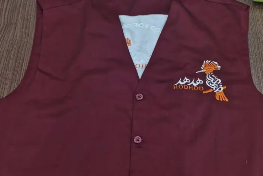 الزي الموحد تيشرتات قمصان بلوفر سديري وغيرها مع التطريز ..