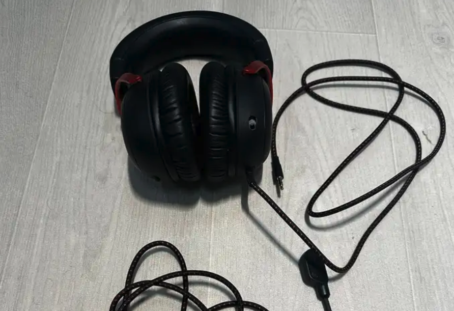 للبيع سماعة هايبر إكس كلاود 3 جديدة (HyperX Cloud III)