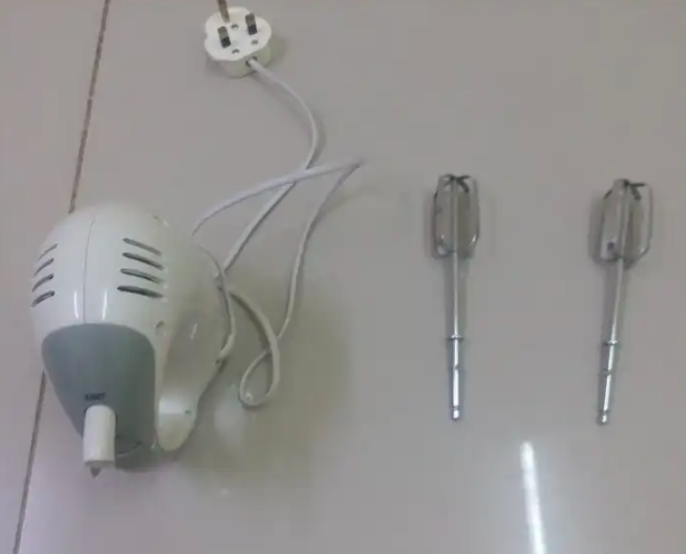 مضرب كهربائي جديد السيف