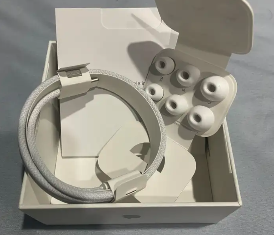 سماعة ابل AirPods Pro 2