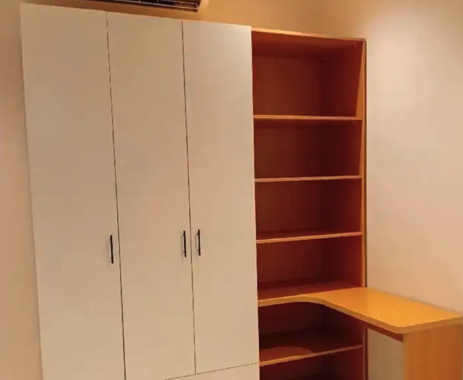 تفصل غرف نوم وتركيب ديكورات خشبية والتنجيد ودهان الأبواب