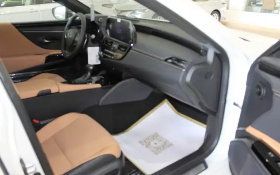 لكزس-ES250 AA-خليجي-2025-جناح-تشغيل عن بعد-ازياق جانبيه