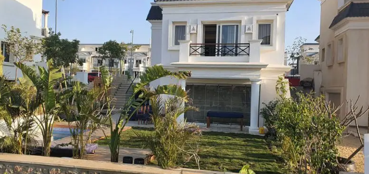 فيلا للبيع 325 م استلام فوري 90% تشطيب 3 ادوار موقع مميز في تشيل اوت بارك 6 اكتوبر Mountain view chillout park 6 october