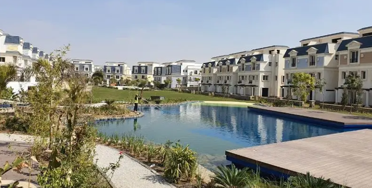 فيلا للبيع 325 م استلام فوري 90% تشطيب 3 ادوار موقع مميز في تشيل اوت بارك 6 اكتوبر Mountain view chillout park 6 october