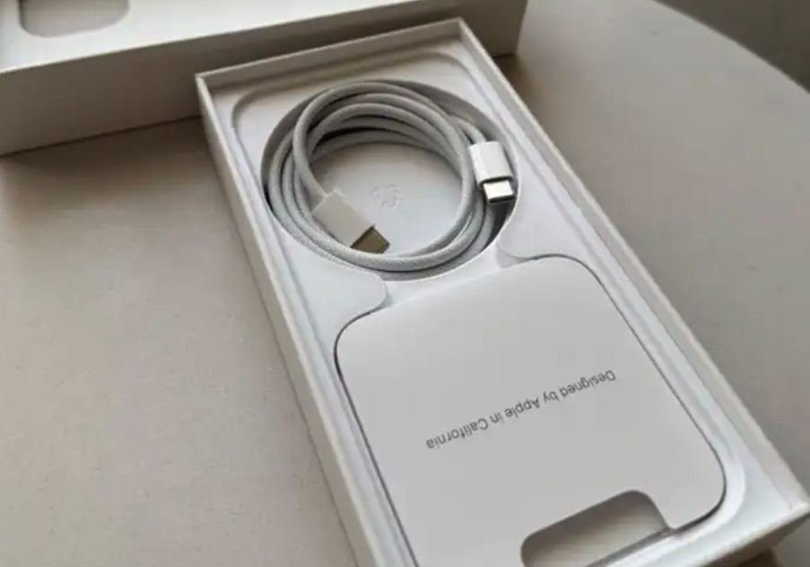 ايفون 15 العادي 256