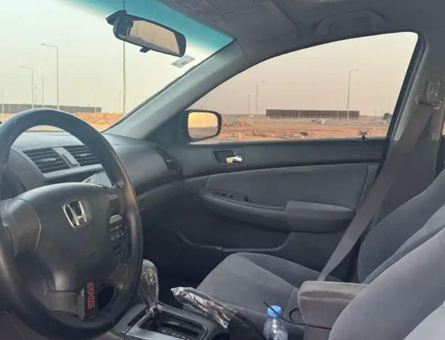 هوندا اكورد 2004 فضي مستعمل