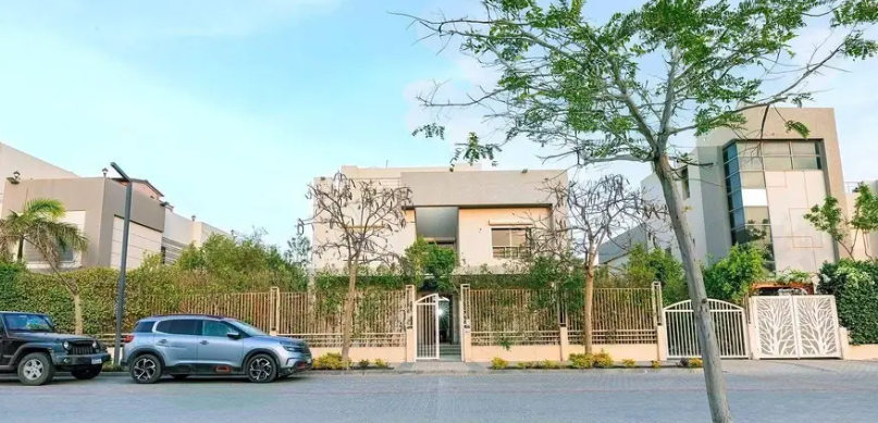 قصر بانورامي متشطب 1009 متر 3 ادوار مع حمام سباحة خاص بجوار Mountain View و Nyoum من Grand Heights