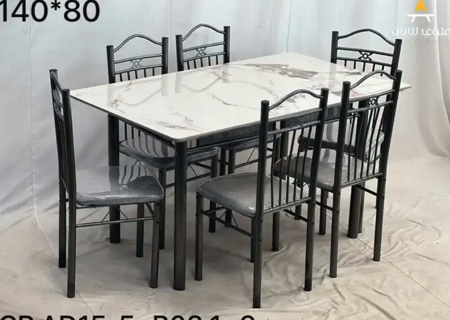 طاوله مع كرسي جديد موجود