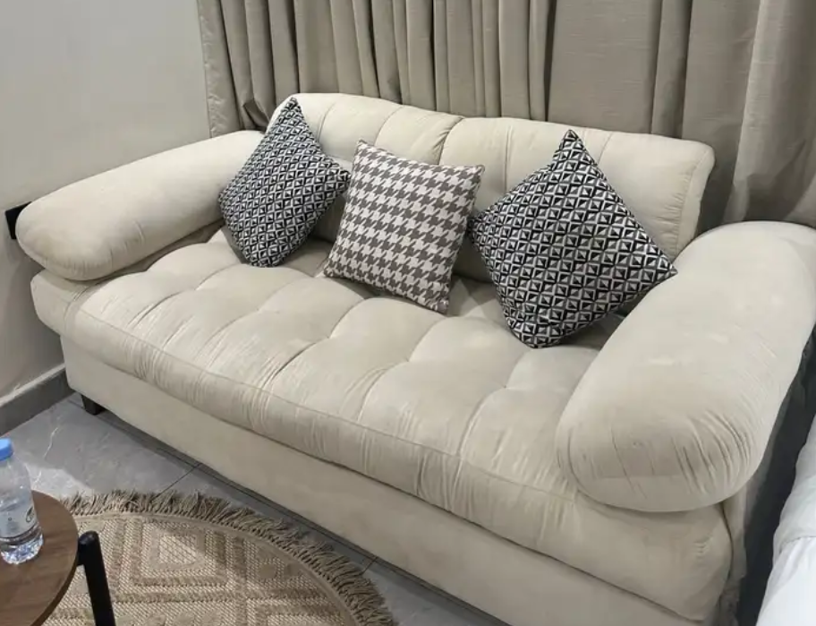 للبيع اثاث استديو