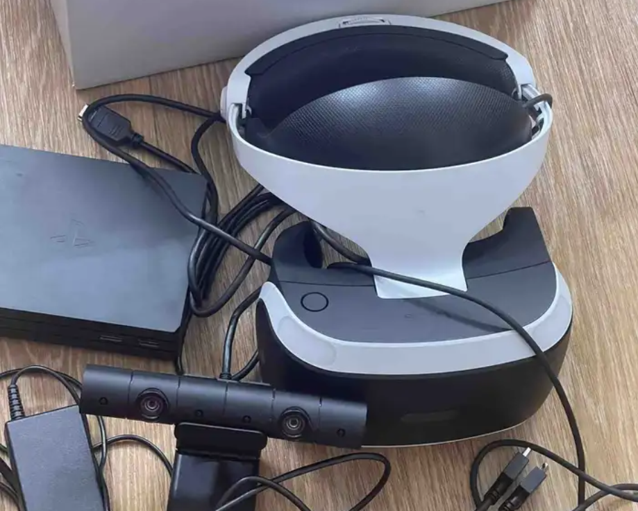 للبيع نظاره الواقع الافتراضي سوني نظيفه للبيع ريال 700.