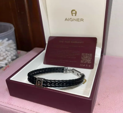 سوار AIGNER رجالي أصلي جلد أسود بحالة ممتازة