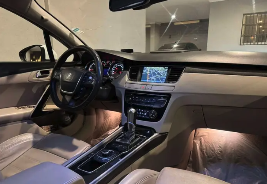 بيجو 508 موديل 2013 فل كامل فتحه سقف 4 سلندر متبث سرعة بصمة