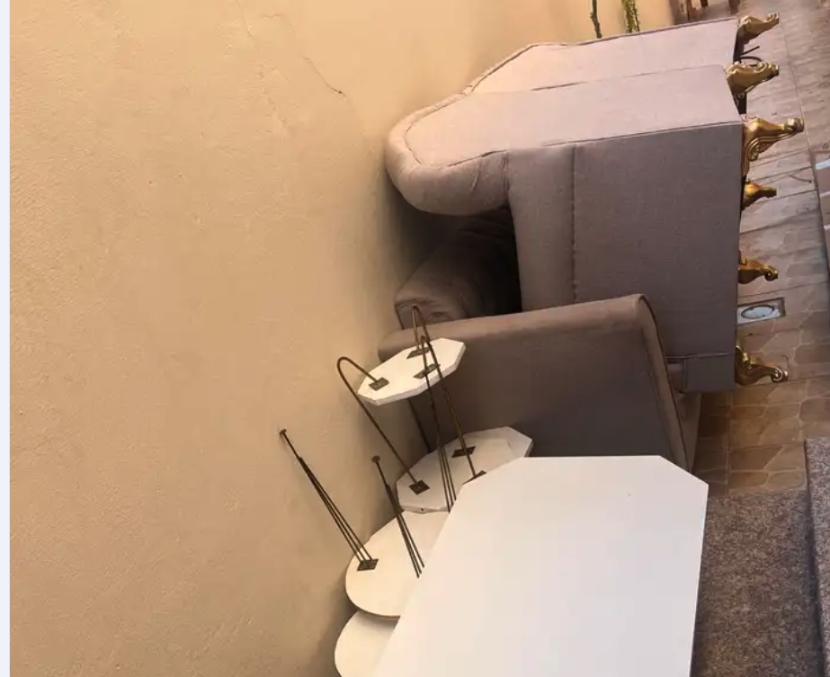 كنب وطاولات للبيع