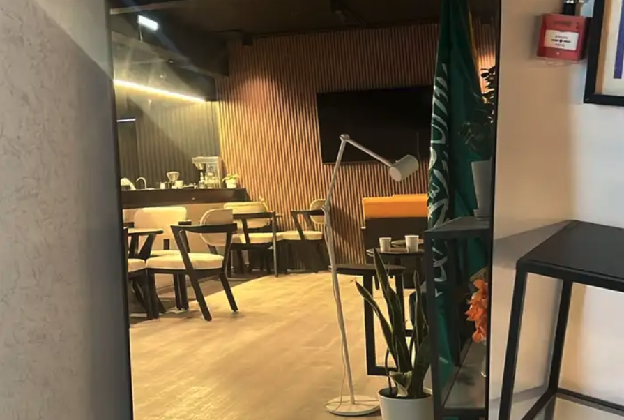 اثاث كوفي طاولات و كراسي للبيع