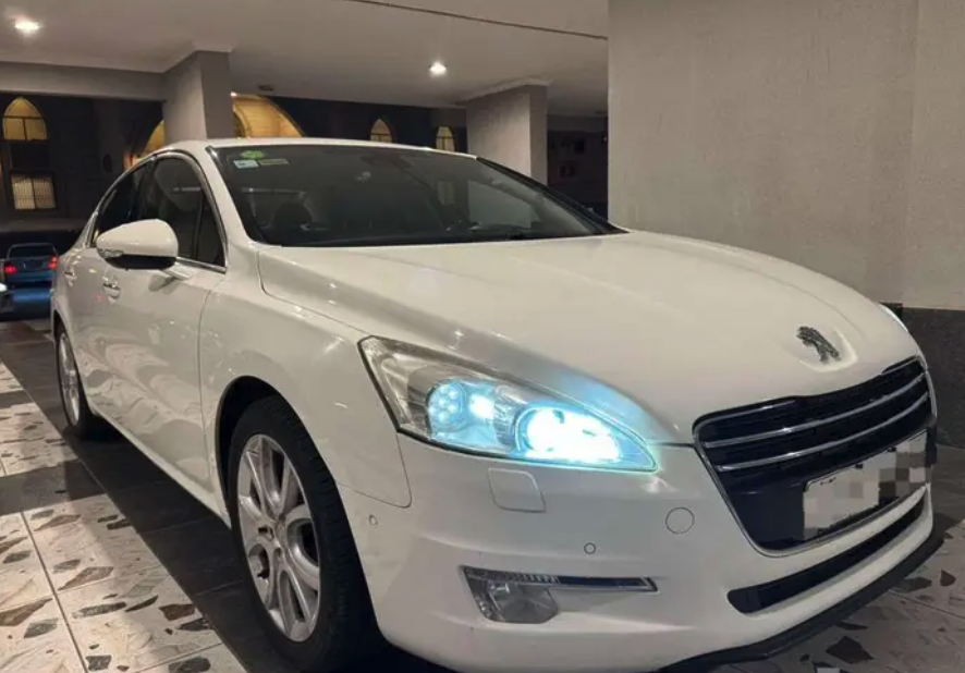 بيجو 508 موديل 2013 فل كامل فتحه سقف 4 سلندر متبث سرعة بصمة