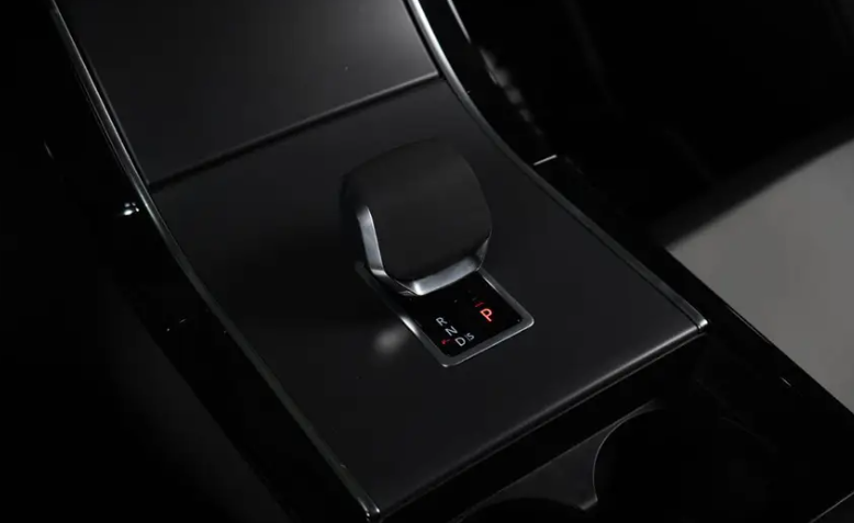 Land Rover Velar 2025