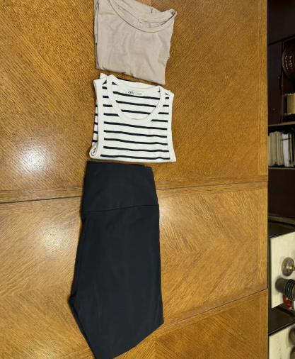 ملابس رياضيه نسائيه للبيع في الرياض استعمال بسيط بحالة ممتازة
