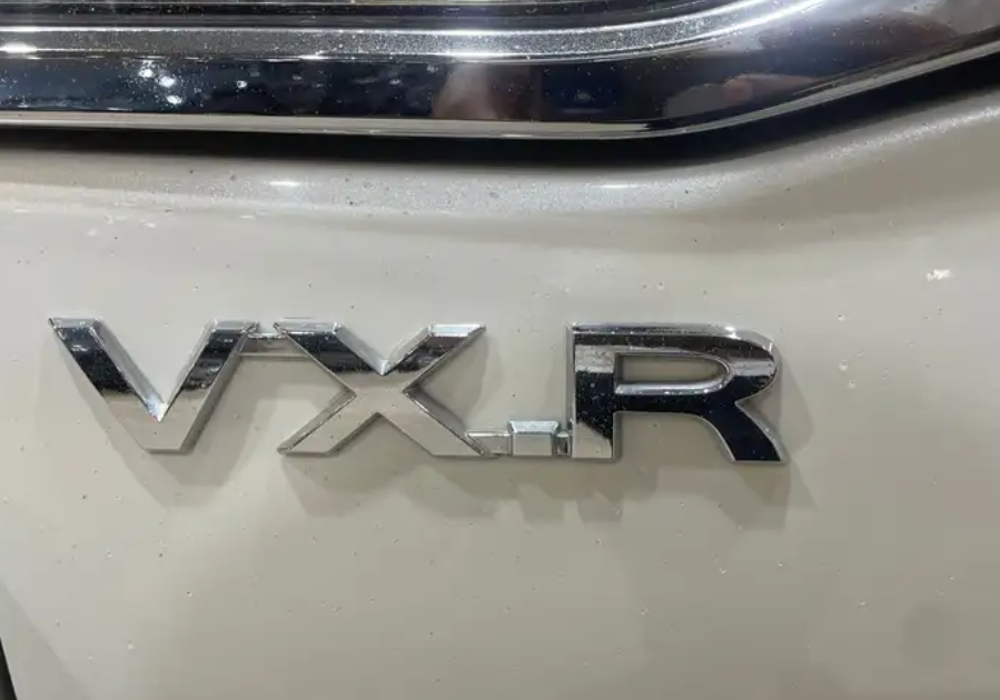 للبيع جيب لاندكروزر VXR خليجي 2016 عداد 147 الف