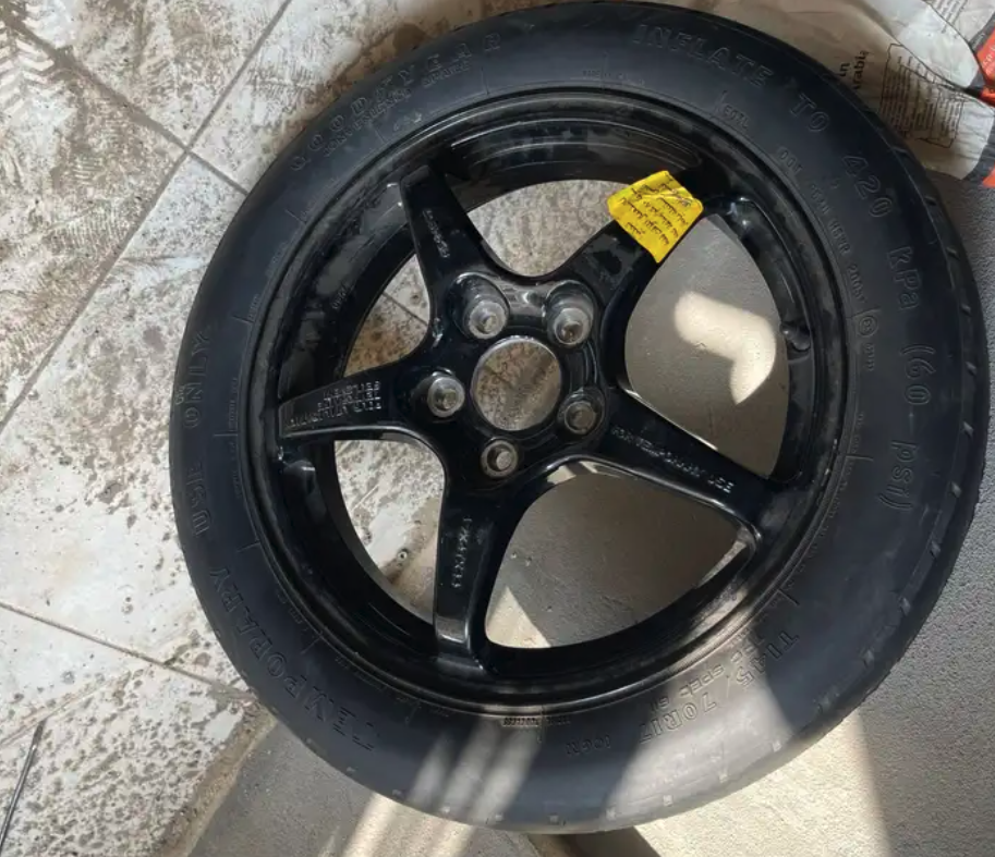 للبيع استبنة اسبير صغير للكاديلاك