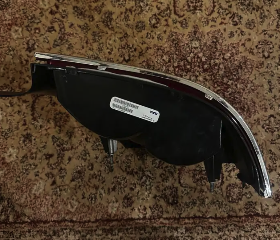 اسطب خلفي يمين - فورد كراون فكتوريا