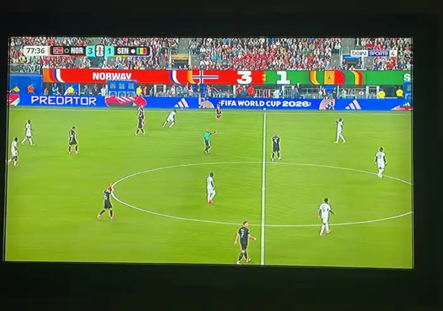 شاشة تيلفزيون