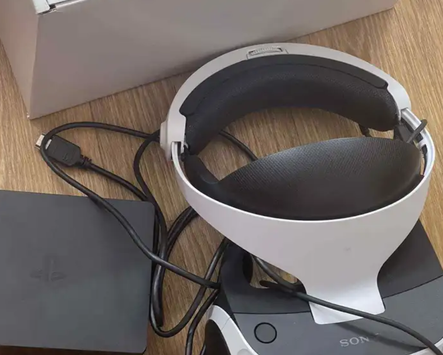 للبيع نظاره الواقع الافتراضي سوني نظيفه للبيع ريال 700.