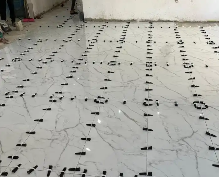 مبلط يمني لجميع انواع السيراميك ورخام