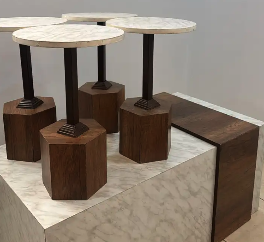 طاولات للبيع