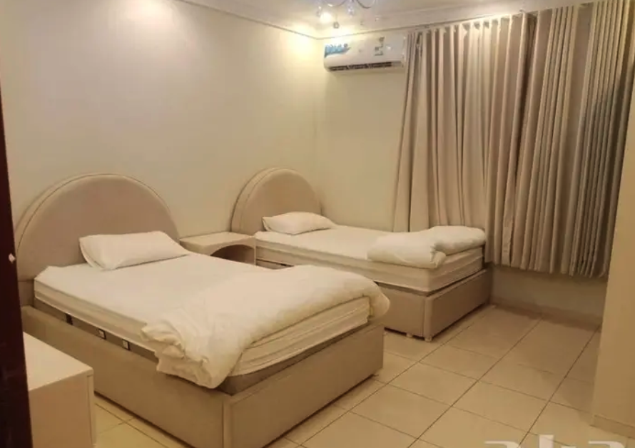 شقة مؤثثه حي ظهرة لبن ثلاث وصاله 6000 شهريا