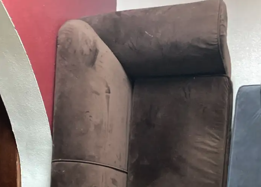 تبرع كنب بني