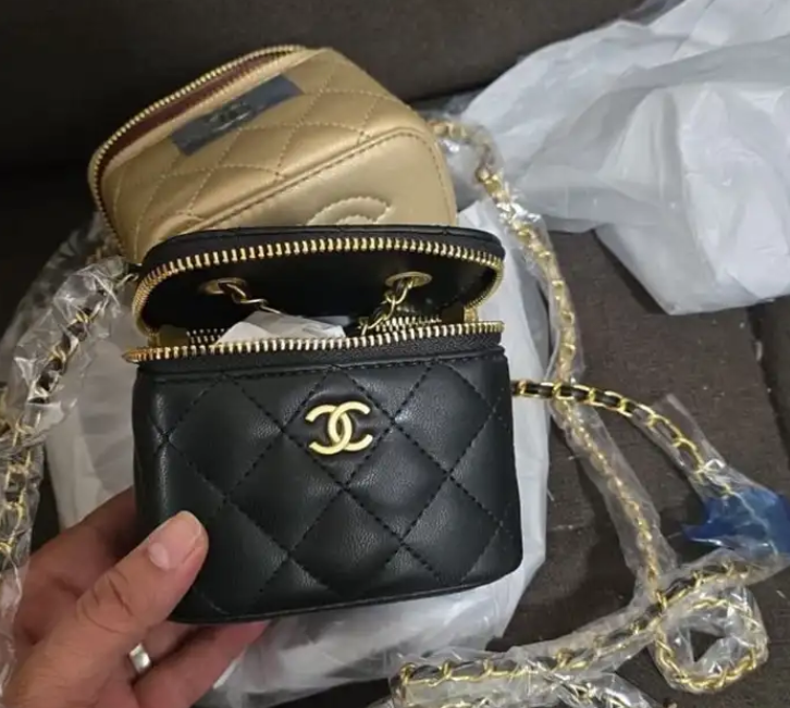 شنط تقليد ماركات بالجمله السعر يبدأ من 110 الى 130 طبعا جمله