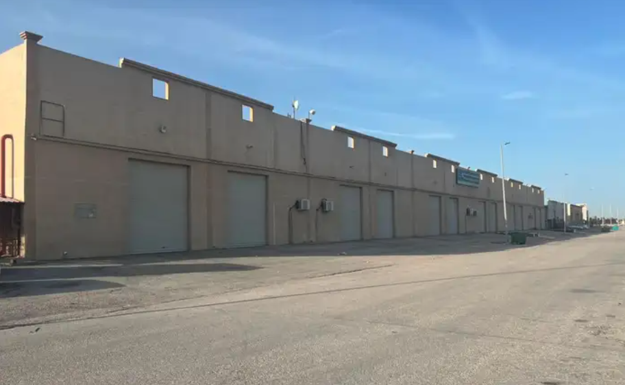 مجمع مستودعات مؤجر بالكامل للبيع بحي النهضة الدمام