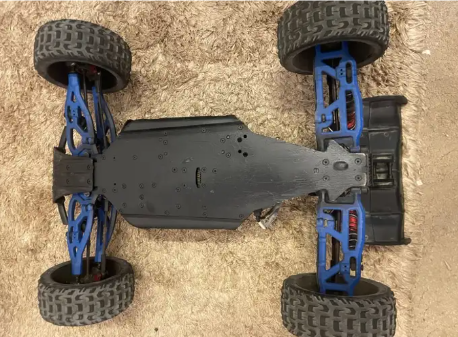 للبيع سيارة ريموت Arrma Outcast 6S BLX