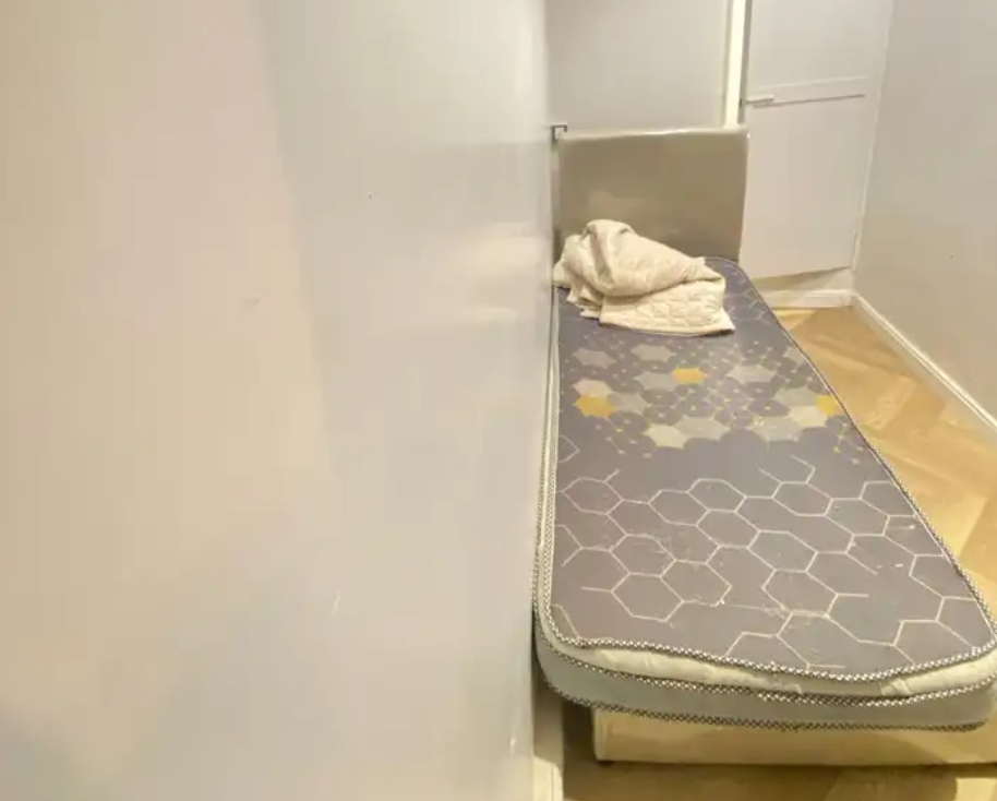 غرفة بالاثاث