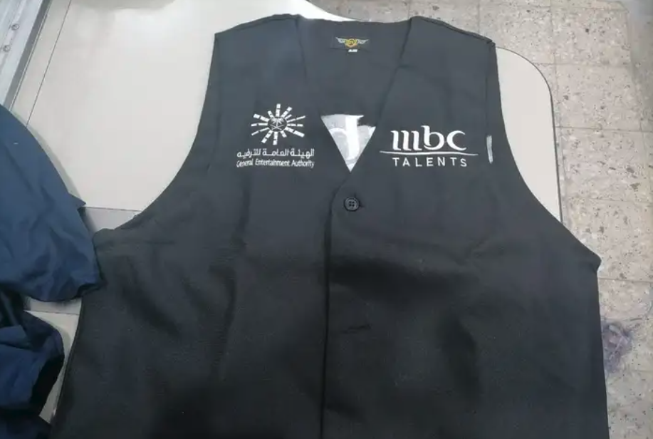 الزي الموحد تيشرتات قمصان بلوفر سديري وغيرها مع التطريز ..