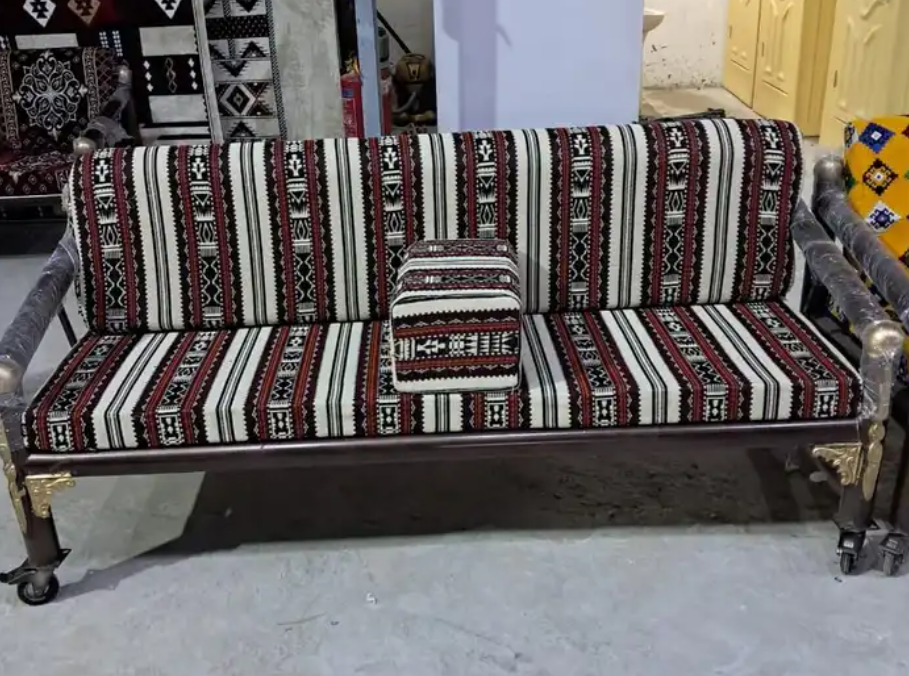 كراسي حديد للجلسات الخارجية جاهزة طربال غطاء