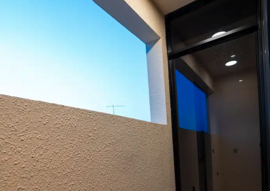 للايجار شقة بتصميم (مودرن) بحي اليرموك