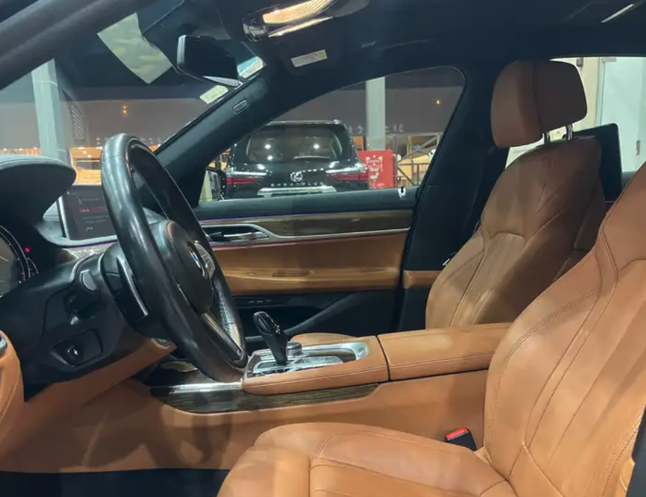 بي ام دابليو الفئه السابعة موديل 2019 فل كمل كت ام