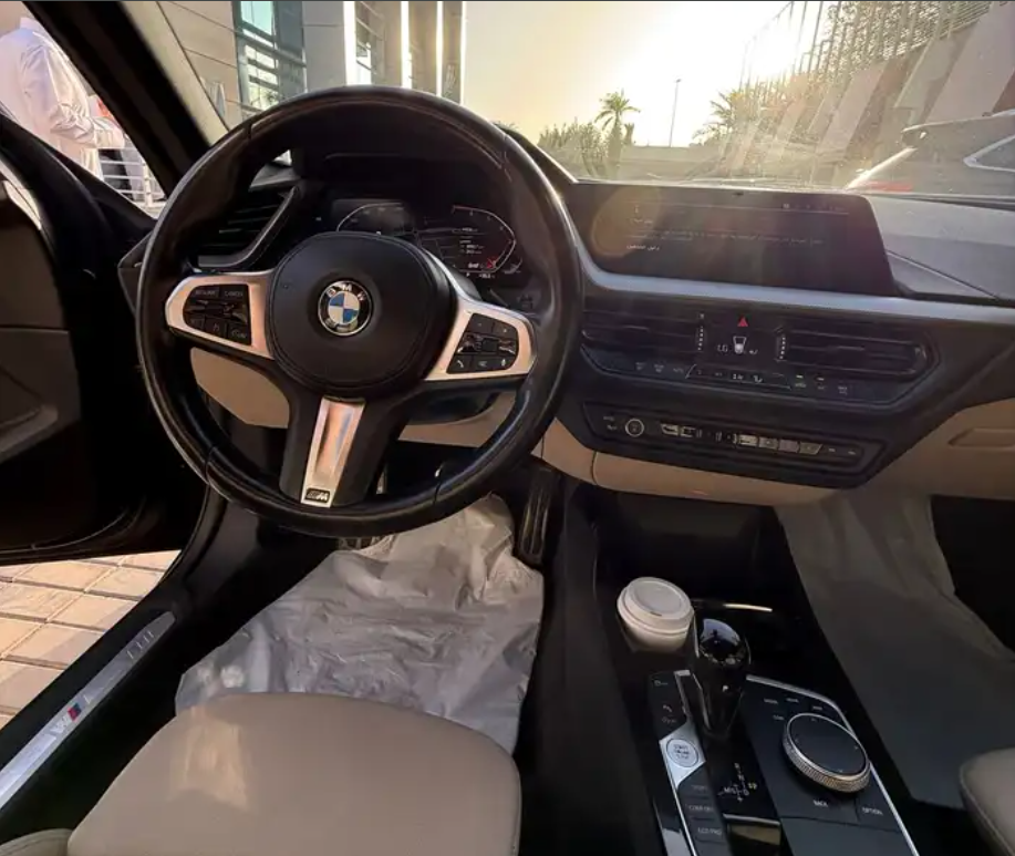 بي ام دبليو 218 I 202