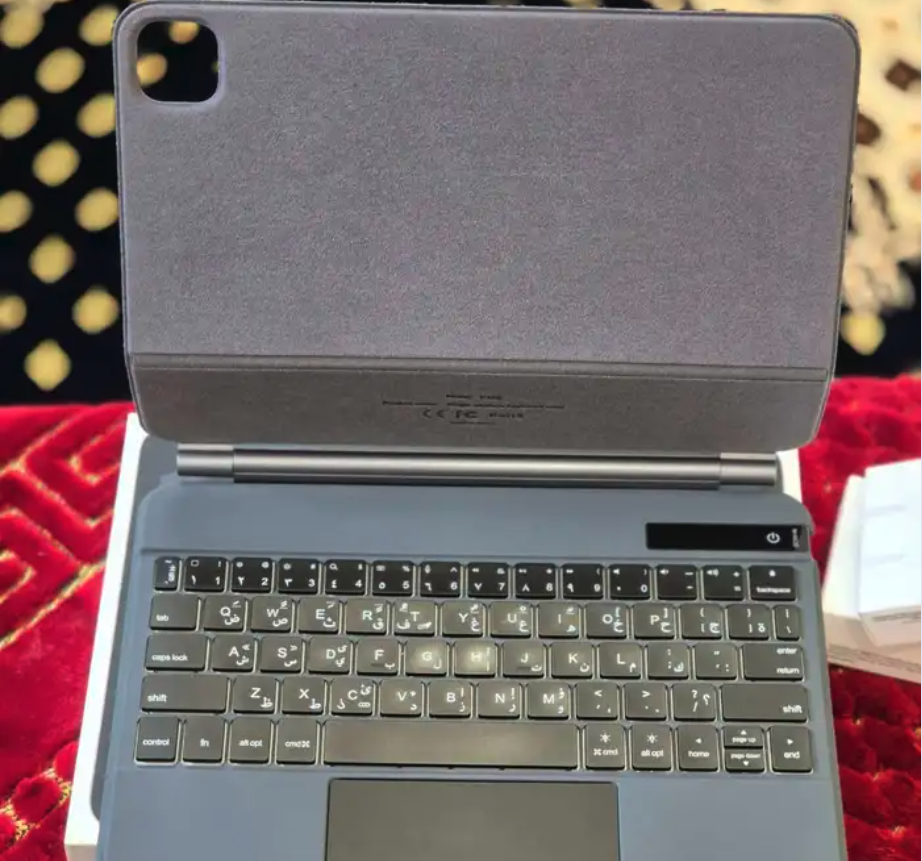 ايباد اير الجيل الخامس 5 مع كيبورد iPad Air 5 Generation