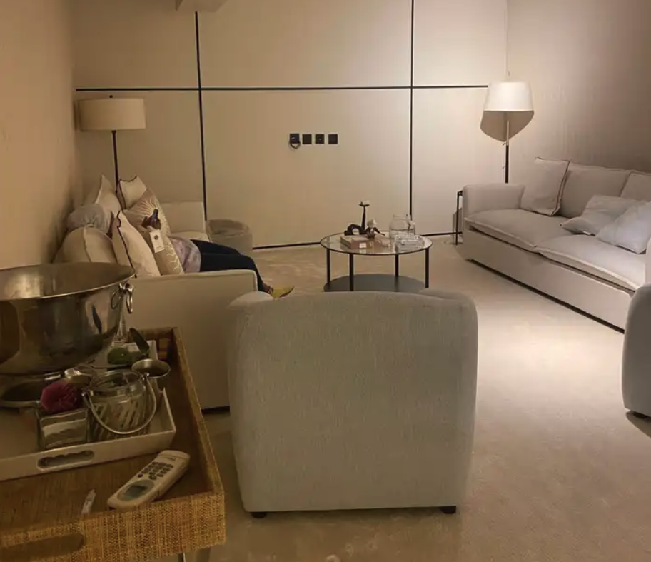 ديكورات ومقاولات تصاميم ناعمه وجميلة عوازل صوتيه ديكورات