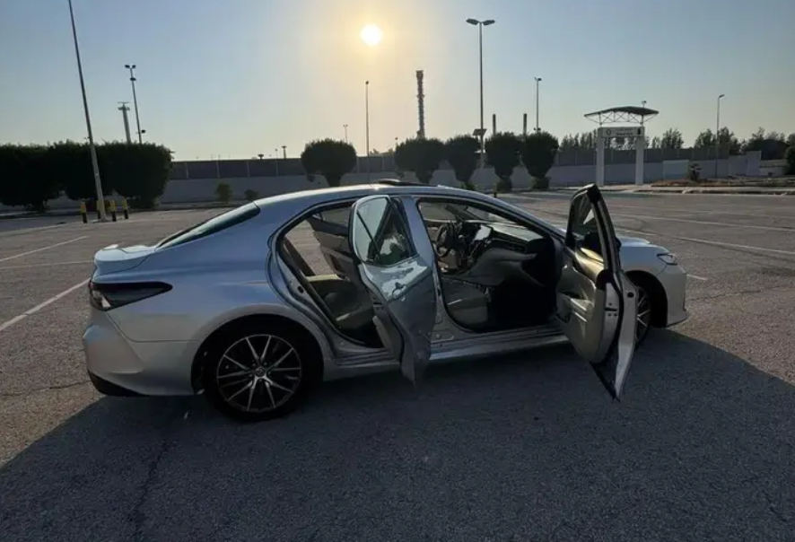 للبيع كامري 2021 هايبرد فل كامل