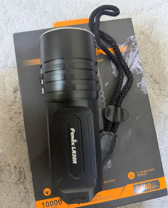 للبيع كشاف فينكس LR35R 10 شمعه
